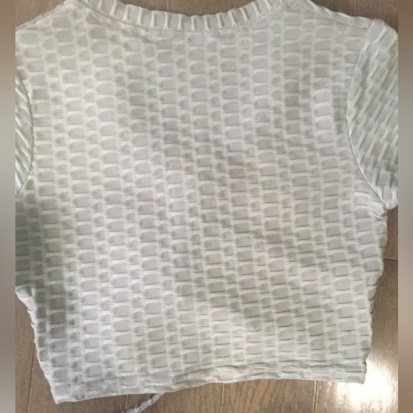 Honeycomb Ruched Crop Top - Picture 5 of 9